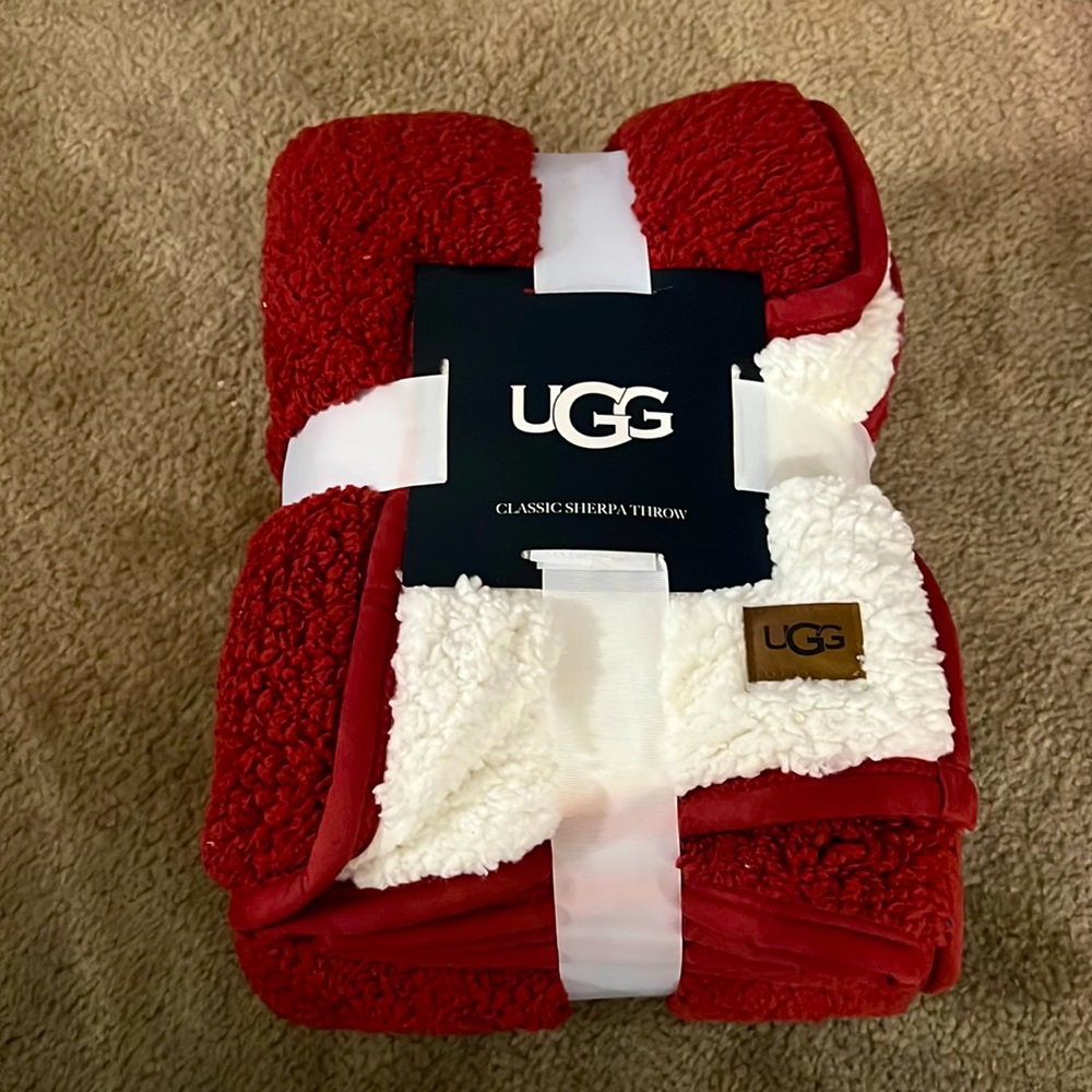 Brand New UGG Throw❤️